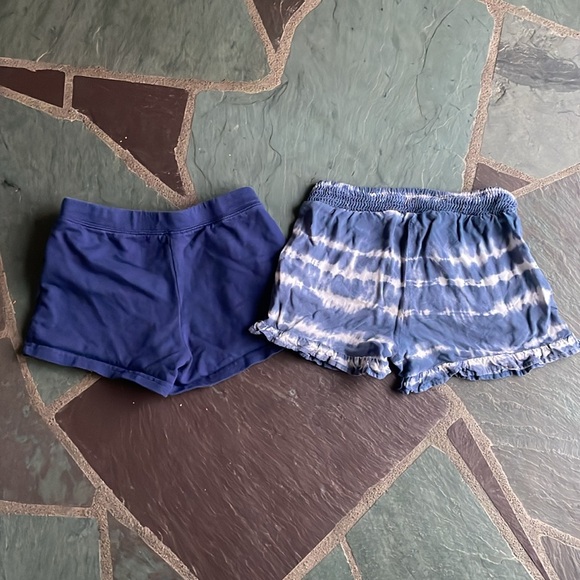 2 Pairs of Shorts - Picture 6 of 6